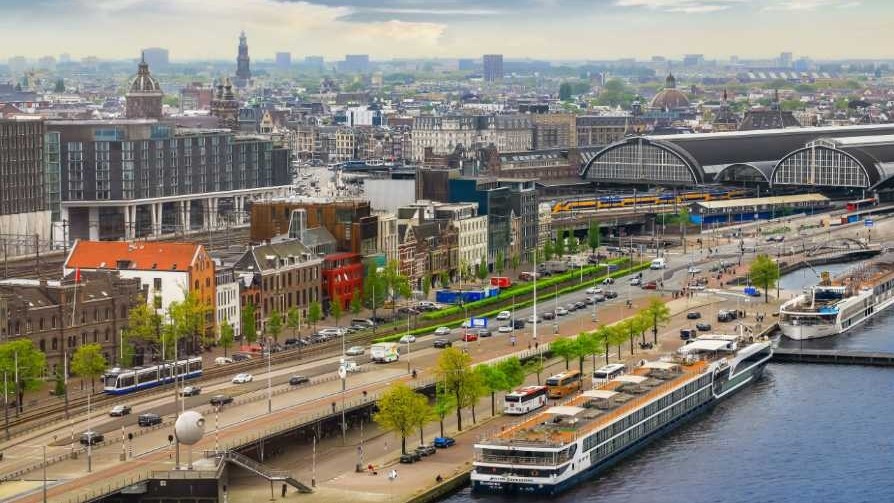 Amsterdam_set_to_ban_vehicles- powered_by_gas_from_city_by_2030